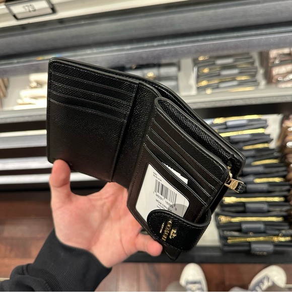 NWT Coach Medium Corner Zip Wallet Black / Gold - Picture 12 of 12